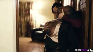 Pervy mijoz bor istaydi jins sexy rieltorlik osa go&#039;zal bilan va keyin uy sotib oladi