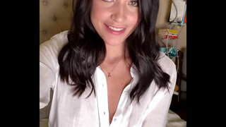 استمناء في حين أن أفضل صديق لها لا نفس