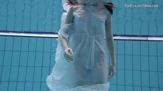 Submara mondo de nuda infanetoj