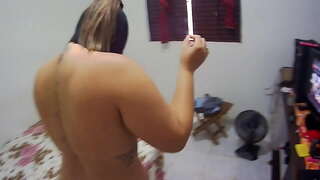 Sora prietenei mele a venit să mă viziteze și a luat pe dick