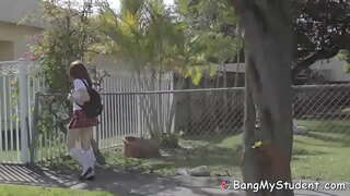 ���ხალგაზრდა ქალიშვილი ენატრება კლასის Fuck მისი ბოიფრენდი