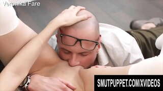SmutPuppet - Nahar yeniyetmə pişik aşağı çatmışdır