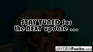 Panas brunette fucks babaturan nya