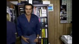 Som zaplatil za službu iným spôsobom...