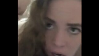 سے Slutwife deepthroats اور مقعد creampie لیتا ہے اس سے پہلے farting یہ باہر جبکہ cumming