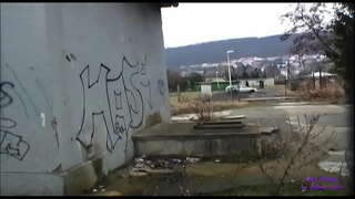 Охин нь маш horny, тэр хүсдэг зөндөө дороо дээр ч гэсэн гудамж